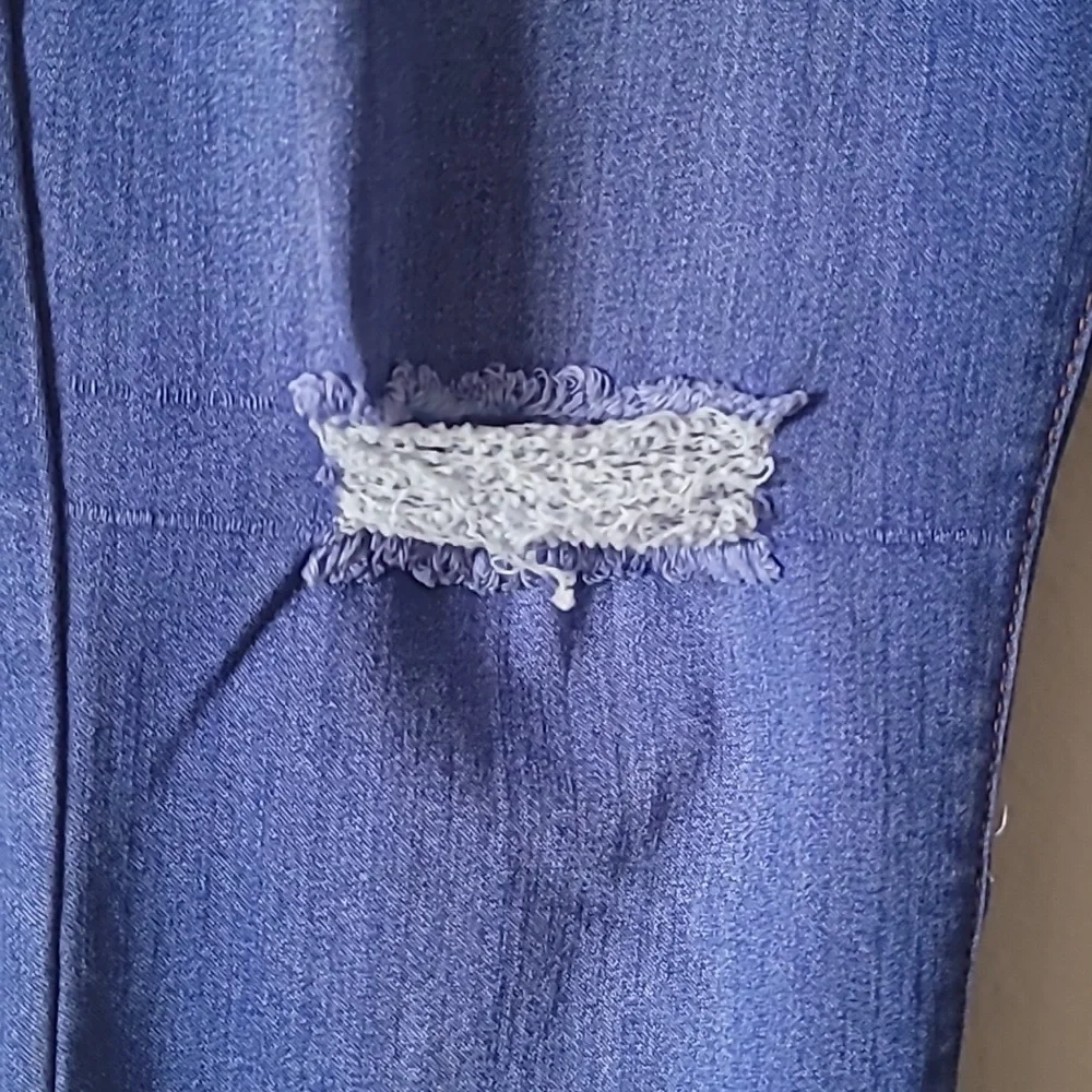 Guess Ripped Jeans - Picture 7 of 12